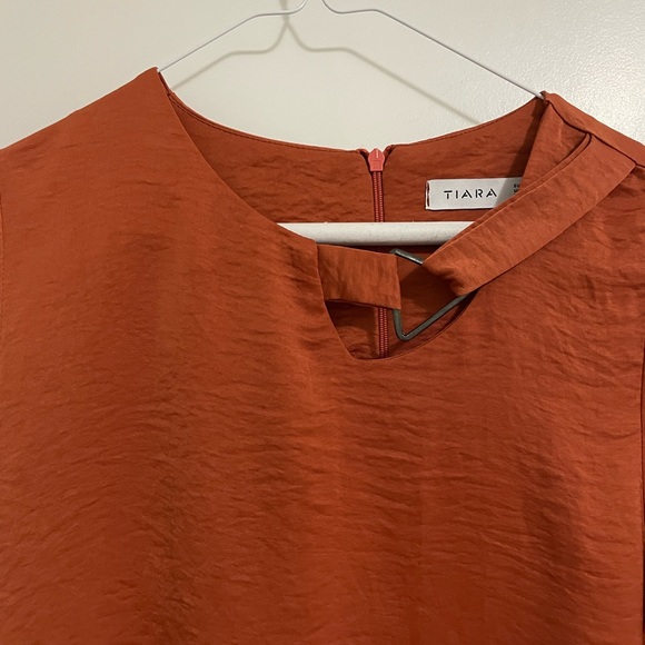 Brick red satin blouse - Picture 2 of 4